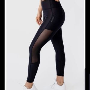 Black mesh pocket kora leggings
